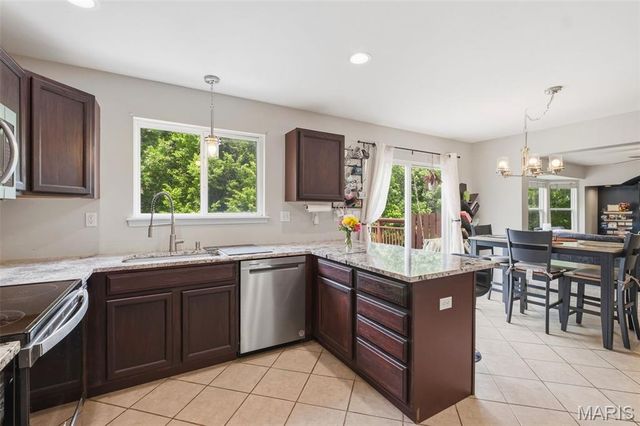 40 Owls Rest Court, Winfield, MO 63389
