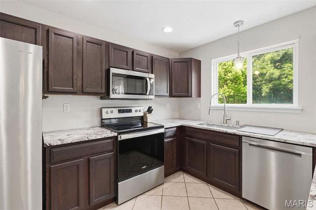 40 Owls Rest Court, Winfield, MO 63389