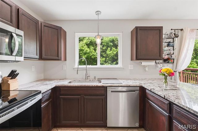 40 Owls Rest Court, Winfield, MO 63389