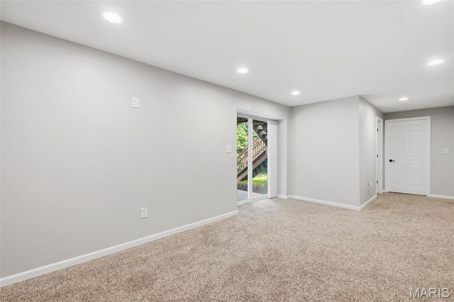40 Owls Rest Court, Winfield, MO 63389