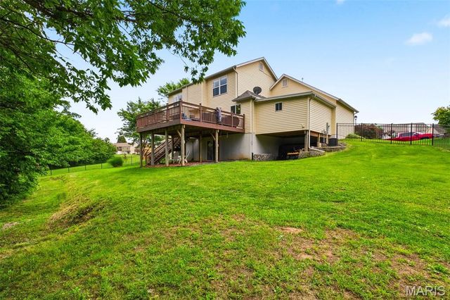 40 Owls Rest Court, Winfield, MO 63389