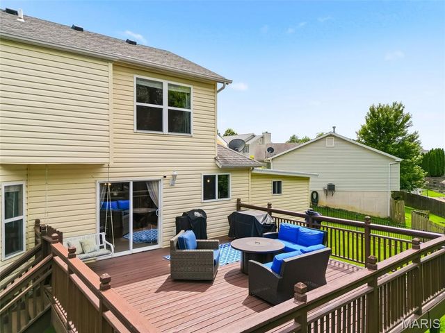 40 Owls Rest Court, Winfield, MO 63389