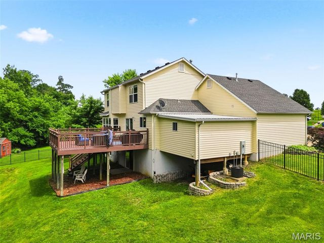 40 Owls Rest Court, Winfield, MO 63389