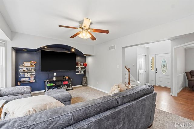 40 Owls Rest Court, Winfield, MO 63389
