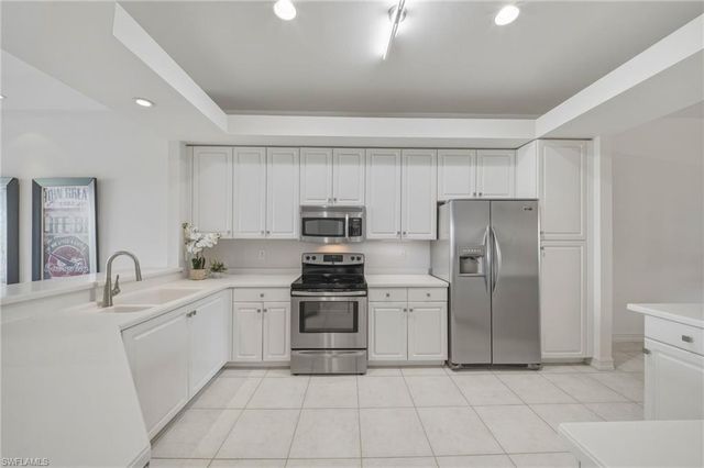 1845 Les Chateaux BLVD 303, Naples, FL 34109