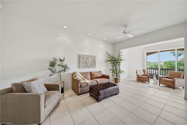 1845 Les Chateaux BLVD 303, Naples, FL 34109