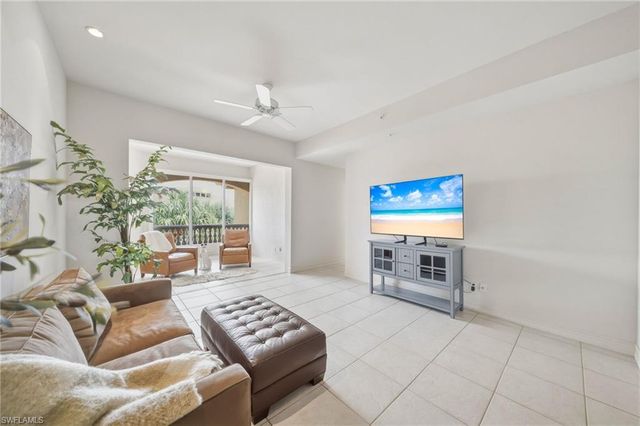 1845 Les Chateaux BLVD 303, Naples, FL 34109