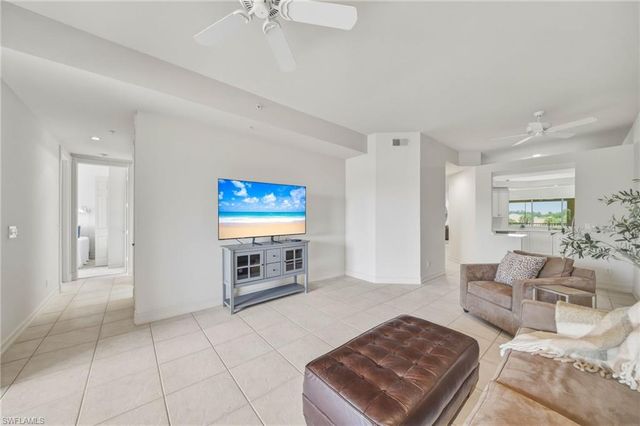 1845 Les Chateaux BLVD 303, Naples, FL 34109