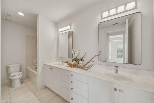 1845 Les Chateaux BLVD 303, Naples, FL 34109