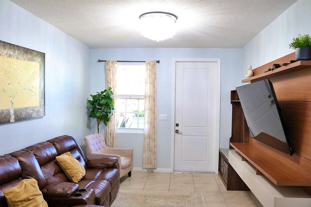 2440 SE 14th Court, Homestead, FL 33035