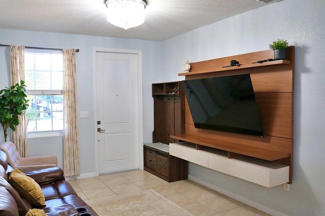 2440 SE 14th Court, Homestead, FL 33035