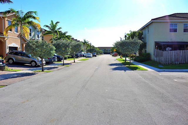2440 SE 14th Court, Homestead, FL 33035