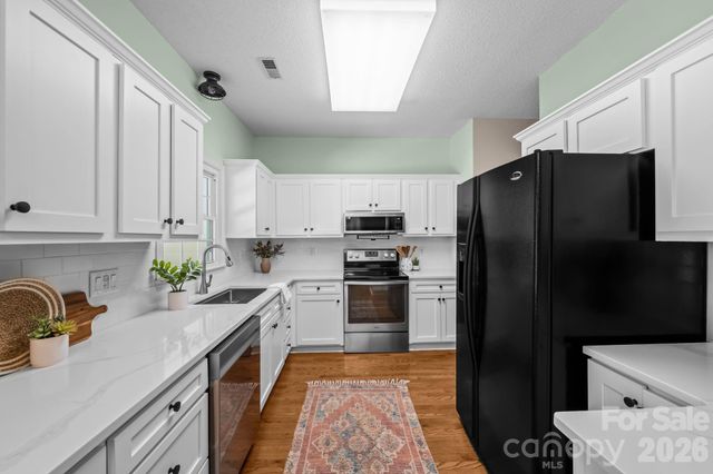 2726 Kirkholm Drive, Matthews, NC 28105