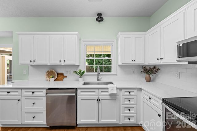 2726 Kirkholm Drive, Matthews, NC 28105