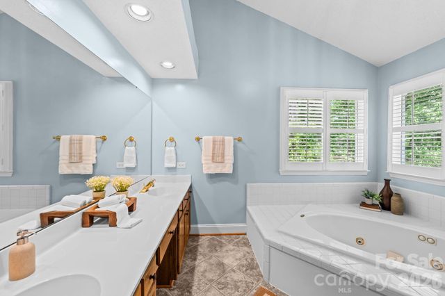 2726 Kirkholm Drive, Matthews, NC 28105