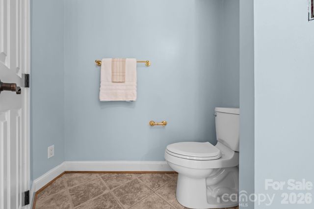 2726 Kirkholm Drive, Matthews, NC 28105