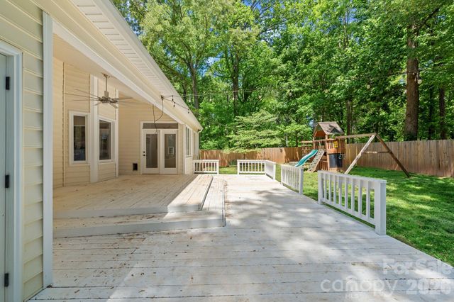 2726 Kirkholm Drive, Matthews, NC 28105