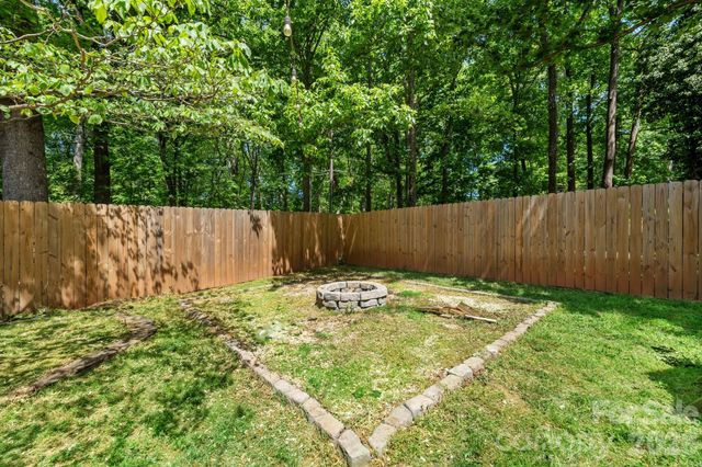 2726 Kirkholm Drive, Matthews, NC 28105