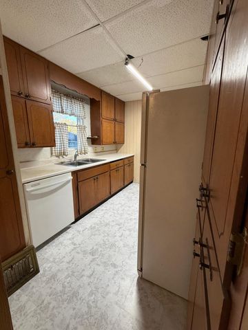 211 Kendall Avenue N, Thief River Falls, MN 56701