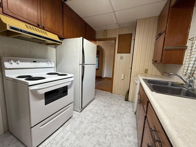 211 Kendall Avenue N, Thief River Falls, MN 56701