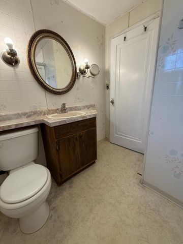 211 Kendall Avenue N, Thief River Falls, MN 56701