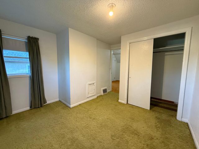 211 Kendall Avenue N, Thief River Falls, MN 56701