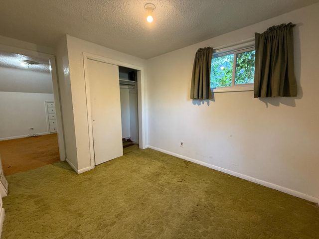 211 Kendall Avenue N, Thief River Falls, MN 56701