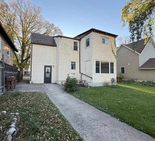 211 Kendall Avenue N, Thief River Falls, MN 56701