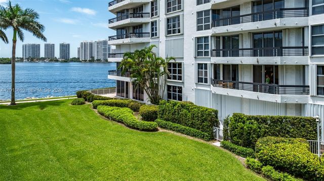 3530 Mystic Pointe Dr 214, Aventura, FL 33180