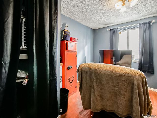 819 Woodingham Avenue, Waterford, MI 48328