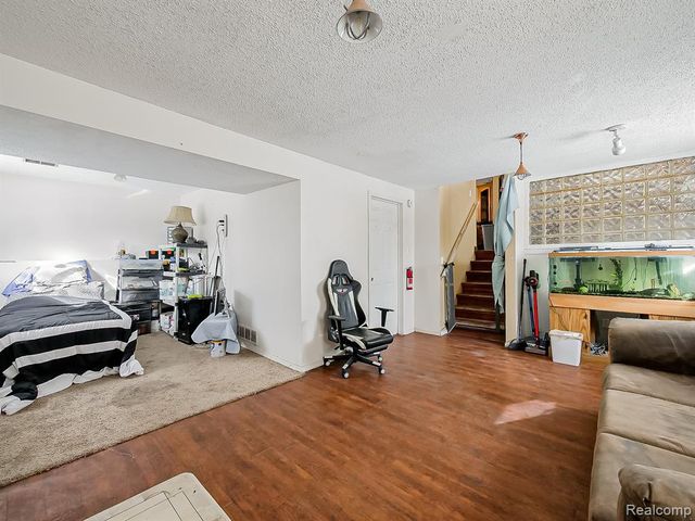 819 Woodingham Avenue, Waterford, MI 48328