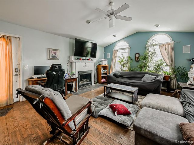 819 Woodingham Avenue, Waterford, MI 48328