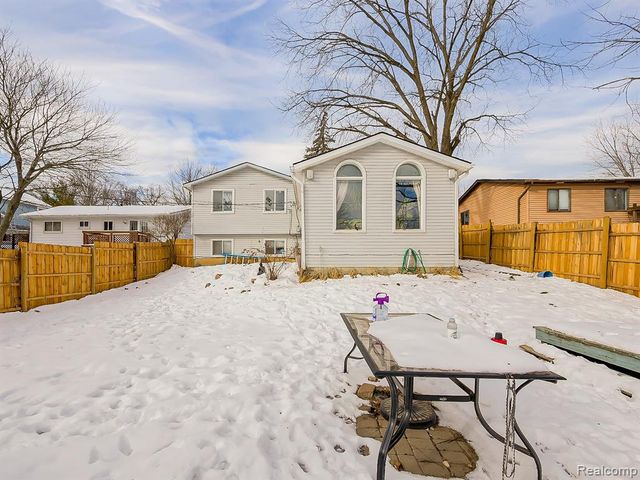 819 Woodingham Avenue, Waterford, MI 48328