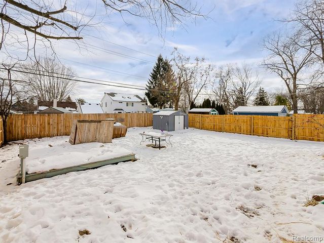 819 Woodingham Avenue, Waterford, MI 48328