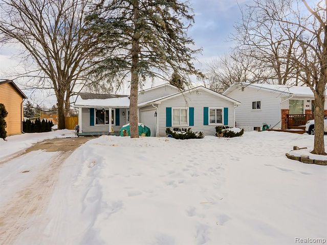 819 Woodingham Avenue, Waterford, MI 48328