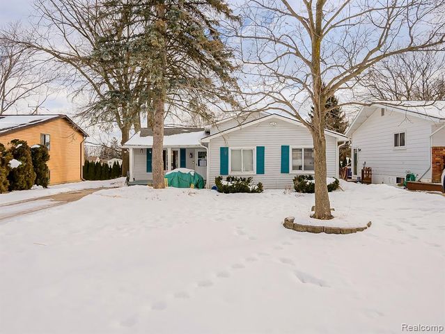 819 Woodingham Avenue, Waterford, MI 48328
