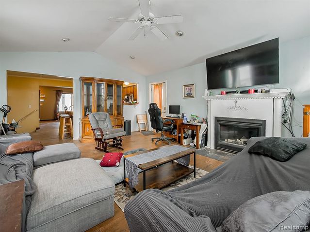 819 Woodingham Avenue, Waterford, MI 48328