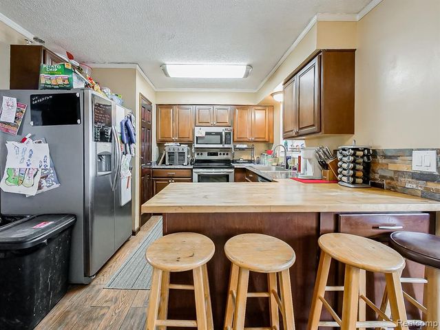 819 Woodingham Avenue, Waterford, MI 48328