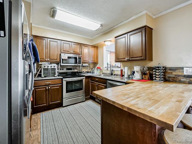 819 Woodingham Avenue, Waterford, MI 48328