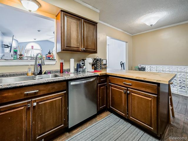 819 Woodingham Avenue, Waterford, MI 48328