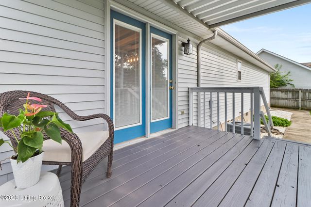 10002 Lancewood Rd, Louisville, KY 40229