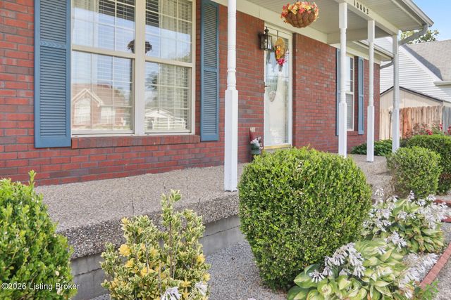 10002 Lancewood Rd, Louisville, KY 40229