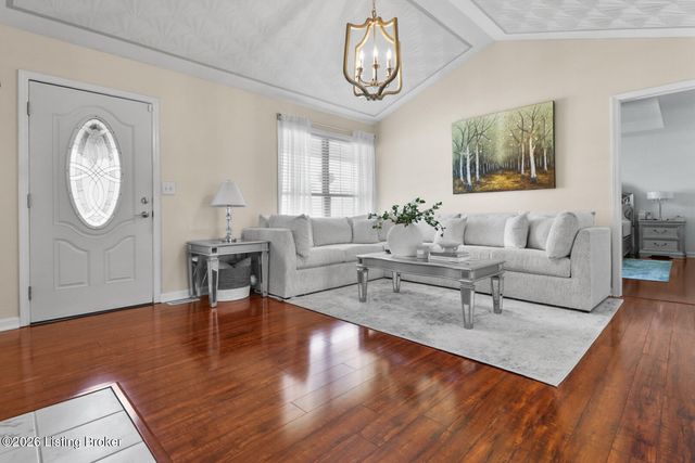 10002 Lancewood Rd, Louisville, KY 40229