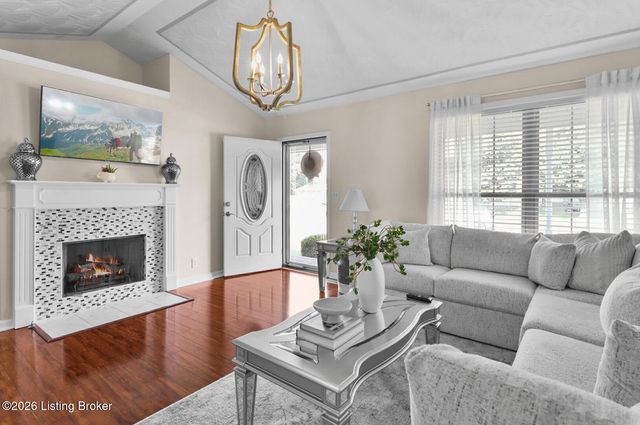 10002 Lancewood Rd, Louisville, KY 40229