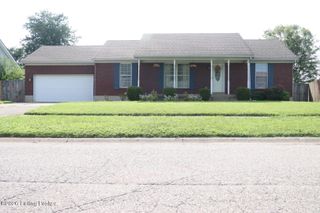 10002 Lancewood Rd, Louisville, KY 40229