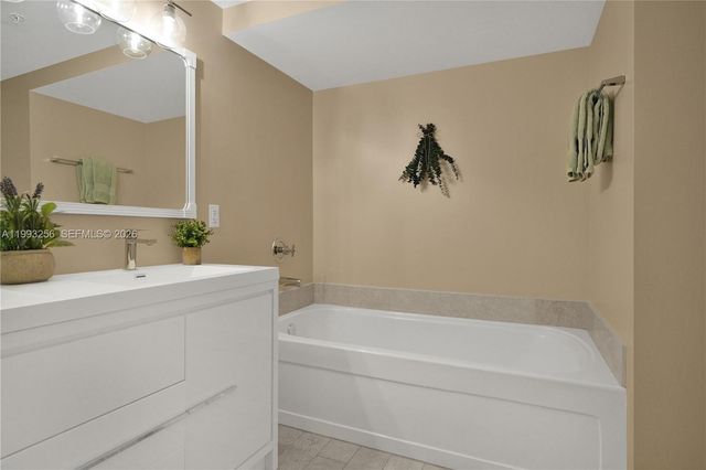 1111 SW 1st Ave 721-N, Miami, FL 33130