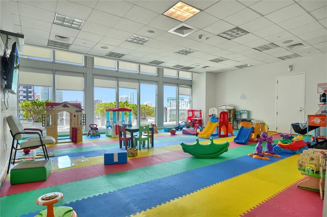 1111 SW 1st Ave 721-N, Miami, FL 33130