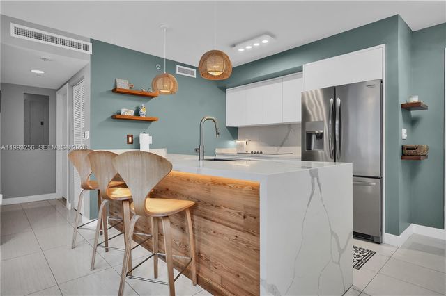 1111 SW 1st Ave 721-N, Miami, FL 33130