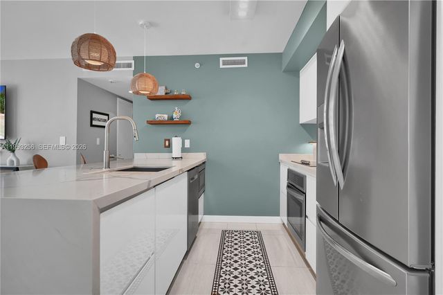 1111 SW 1st Ave 721-N, Miami, FL 33130