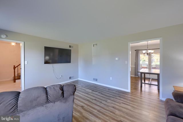 230 MEADOWLARK DR, Ephrata, PA 17522